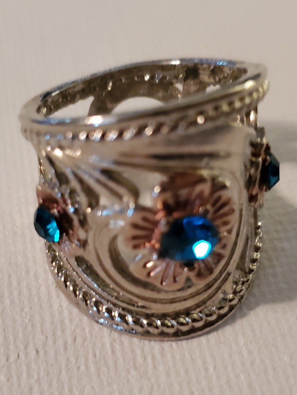 Faux Silver Floral Statement Ring with Teal Blue Crystals Size 7 NWOT